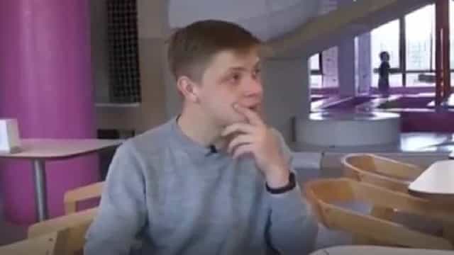 Jovem de 18 anos viu mãe ser atacada em Donetsk: "Morreu nos meus braços"