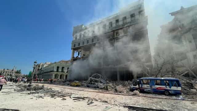 Forte explosão destrói hotel de luxo em Havana