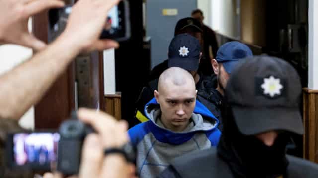 As imagens do primeiro julgamento por crimes de guerra na Ucrânia