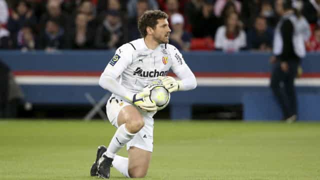 Goleiro quebra dedo após discutir com técnico na França, diz jornal