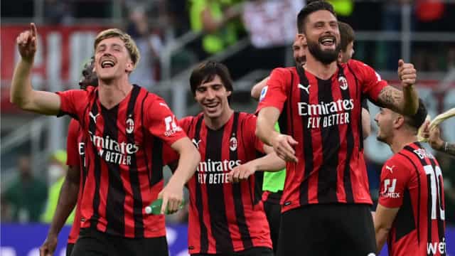 Milan vence Atalanta e fica a um tropeço da Inter para soltar grito de campeão