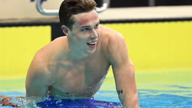 Campeão olímpico, nadador australiano bate recorde mundial dos 200m peito