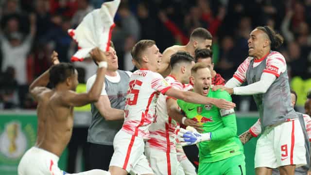 Com um a menos, RB Leipzig é campeão da Copa da Alemanha nos pênaltis