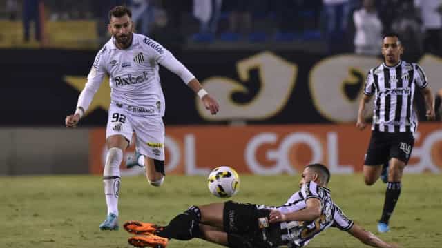 Santos empata sem gols com Ceará e frustra torcida em Barueri