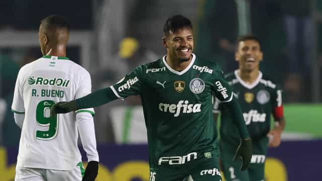 Palmeiras derrota Juventude e se aproxima da liderança do Brasileiro