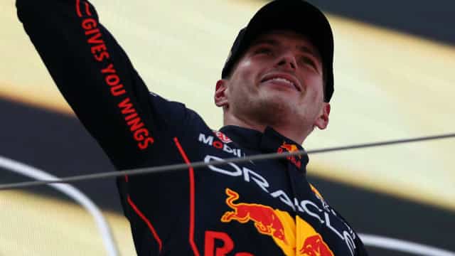 Verstappen supera problemas, vence GP da Espanha e assume liderança geral