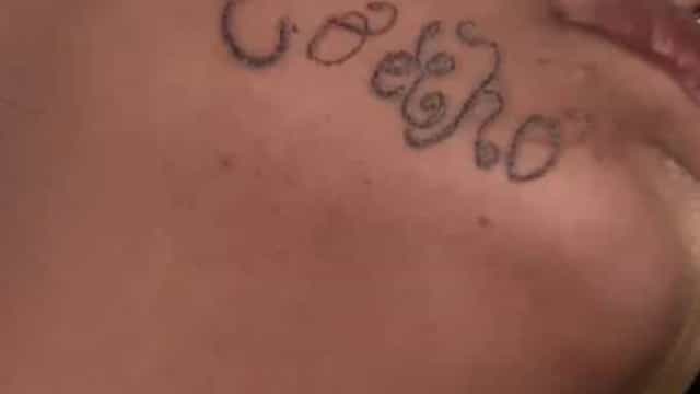 Jovem de 18 anos desaparece e volta com nome do ex tatuado no rosto em SP