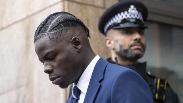 Zouma, francês do West Ham, se declara culpado por maltratar os próprios gatos