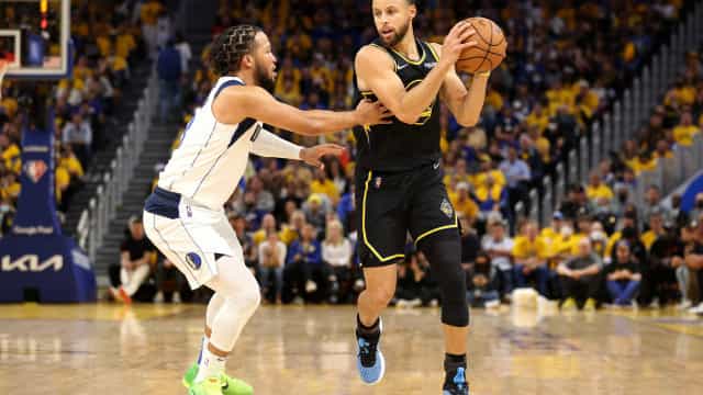 Golden State Warriors vence Dallas Mavericks e é campeão da Conferência do Oeste