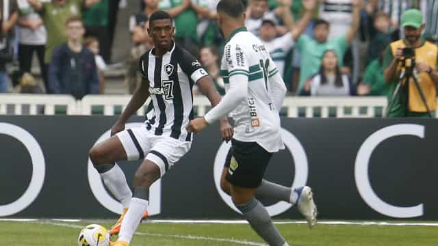 Coritiba derrota o Botafogo e se mantém campanha perfeita em casa no Brasileiro