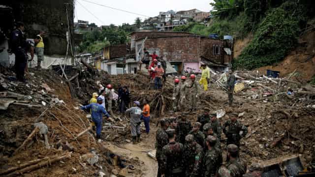 ‘O que me revolta é que tivemos de fazer as buscas’, diz irmão de vítima em PE