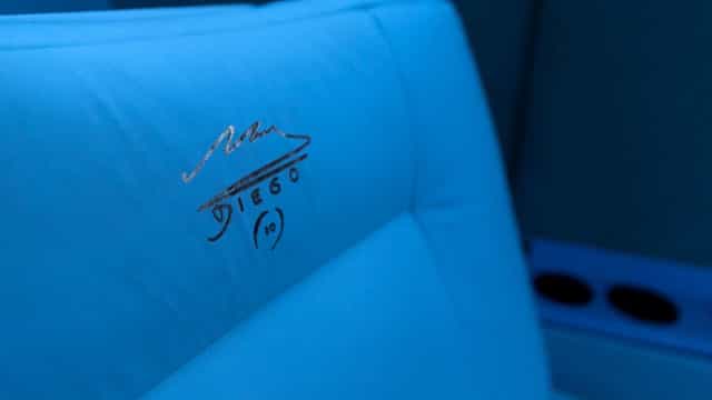 Maradona ganha homenagem em avião, batizado de ‘Tango D10S’