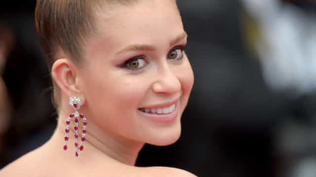 O vestido deslumbrante de Marina Ruy Barbosa em casamento na Itália