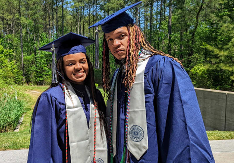 Pai e filha descobrem que iriam se formar juntos na mesma faculdade