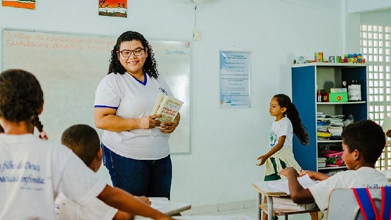 Caderno de Elogios criado por professora melhora autoestima dos alunos