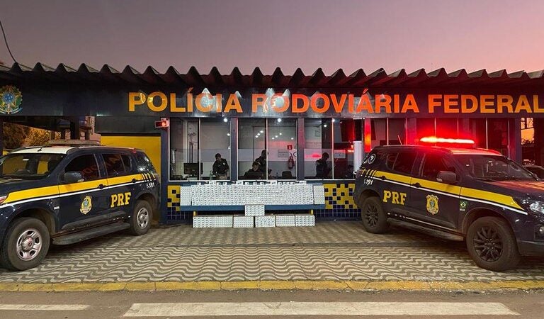 Em mesmo dia PRF apreende pasta base de cocaína, supermaconha e cigarros
