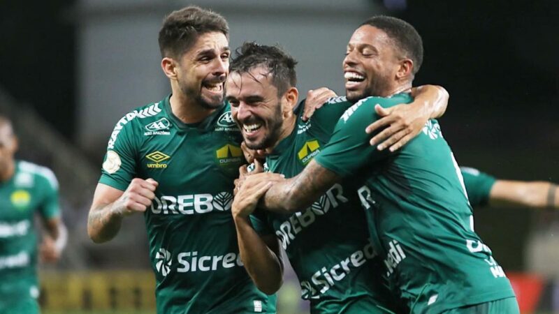 Cuiabá quebra invencibilidade do Corinthians, vence a primeira na Arena e sai do Z-4