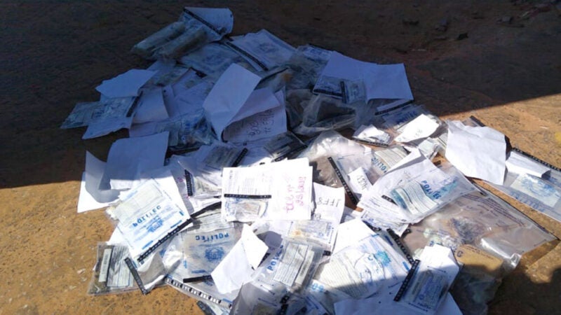 Polícia incinera mais de 70 pacotes com entorpecentes