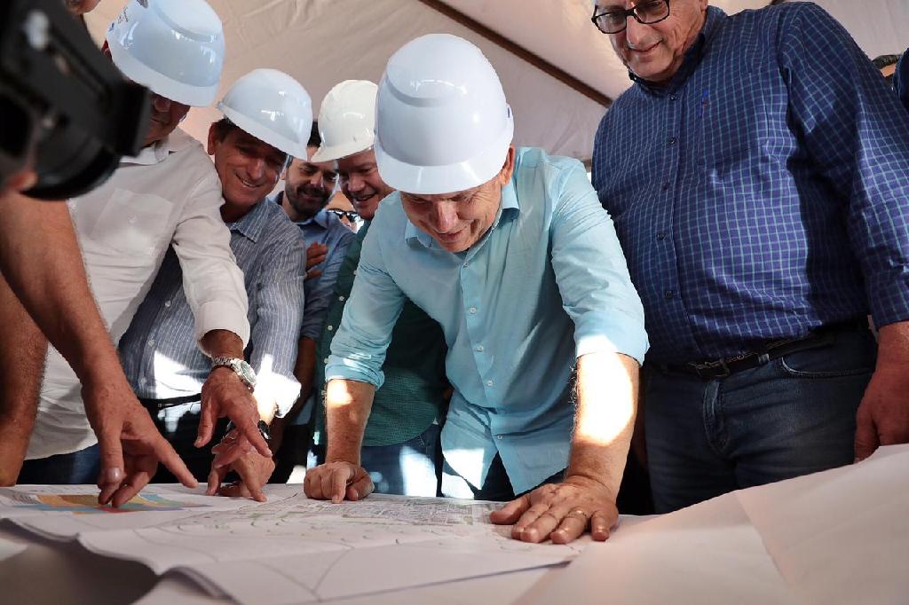 Governador dá início à obra do maior hospital do Médio Norte: “objetivo é ter uma saúde pública eficiente e de qualidade”