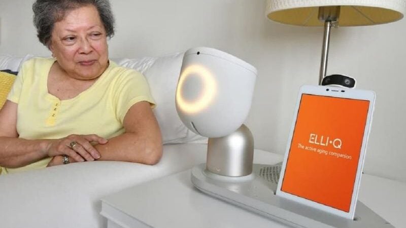 Robôs serão distribuídos para fazer companhia a idosos sozinhos