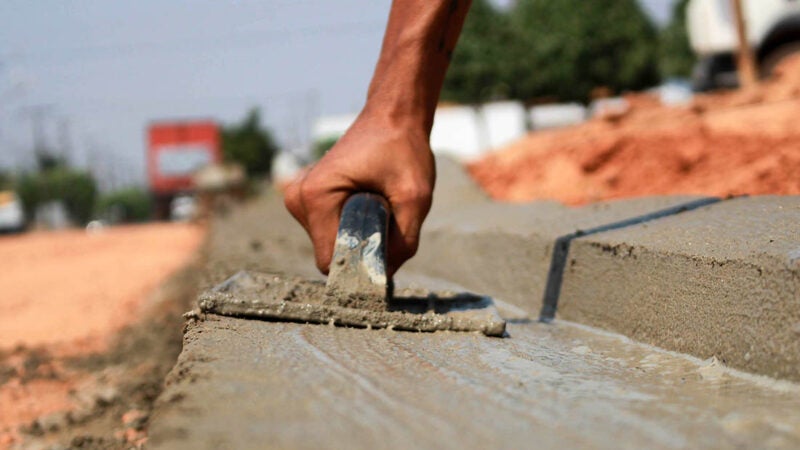 Assinado contrato de R$ 3,9 milhões para asfalto em ruas de bairro em Alta Floresta