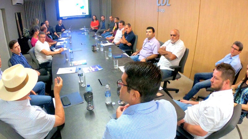 Sinop: prefeito detalha para diretores da CDL projetos, obras de sua gestão e modernização na principal avenida