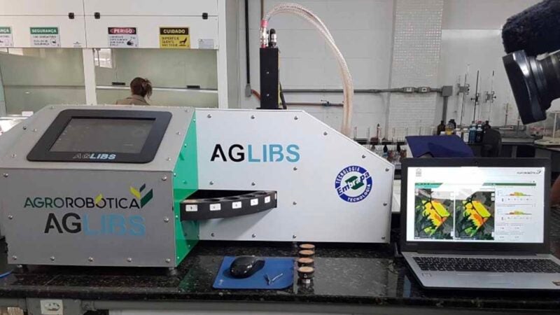 Robô criado pela Embrapa para dar escala às análises de solo será apresentado durante feira em Mato Grosso