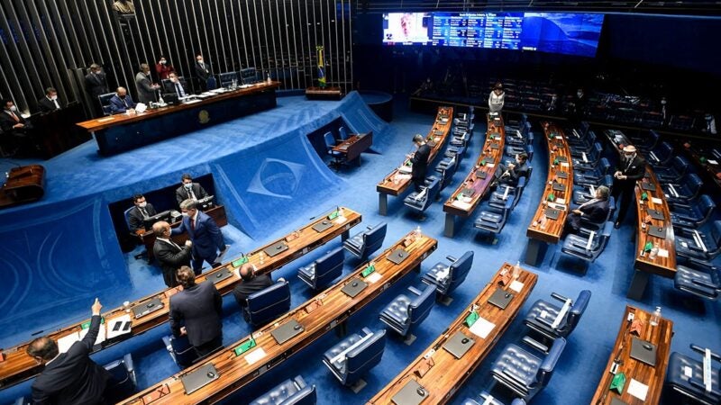 Senado aprova projeto que limita ICMS dos combustíveis