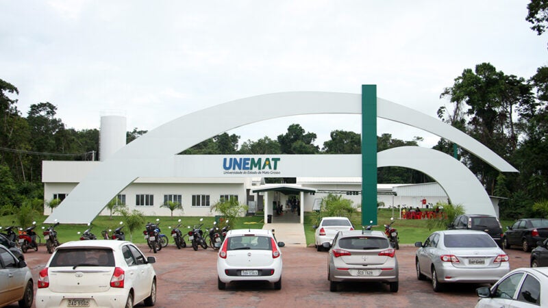 Unemat espera 8,7 mil domingo para fazer provas do vestibular; uso de máscara obrigatório