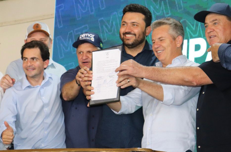 Governador assina convênios de R$ 19 milhões para asfalto e pórticos em Colíder