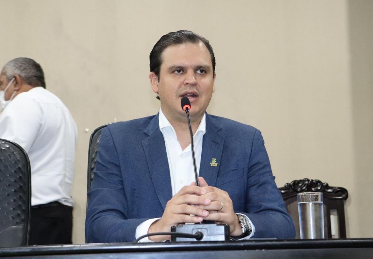 Thiago Silva comemora retomada do Programa ProFuncionário que beneficia servidores da educação de MT