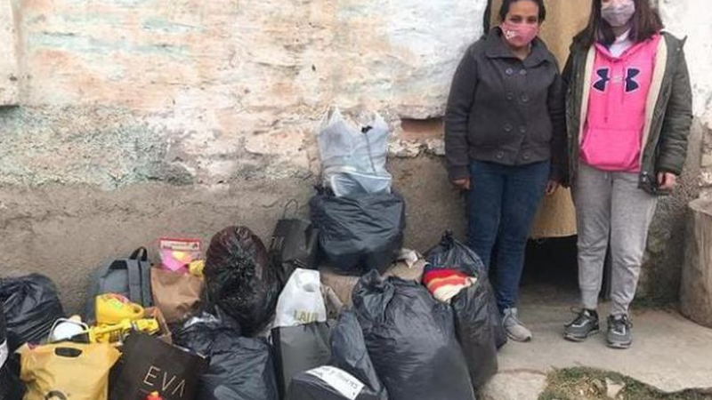 Jovem carente troca presentes de aniversário por doações a necessitados