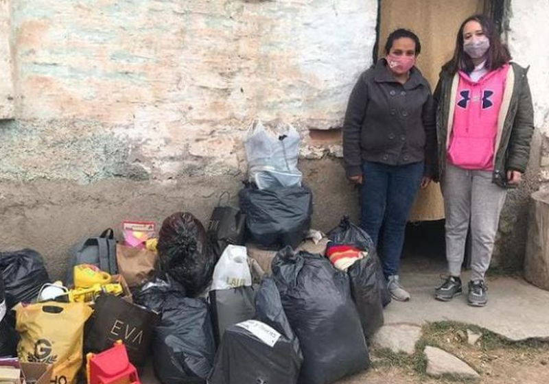 Jovem carente troca presentes de aniversário por doações a necessitados