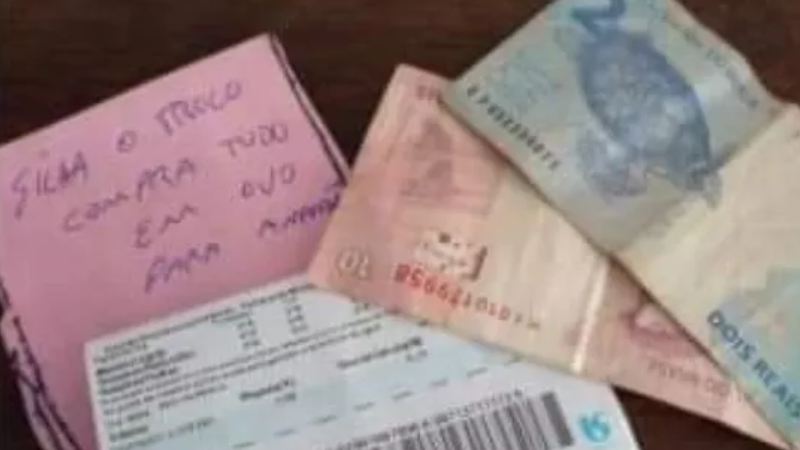 Mulher acha dinheiro e ao devolver descobre que família não tinha o que comer