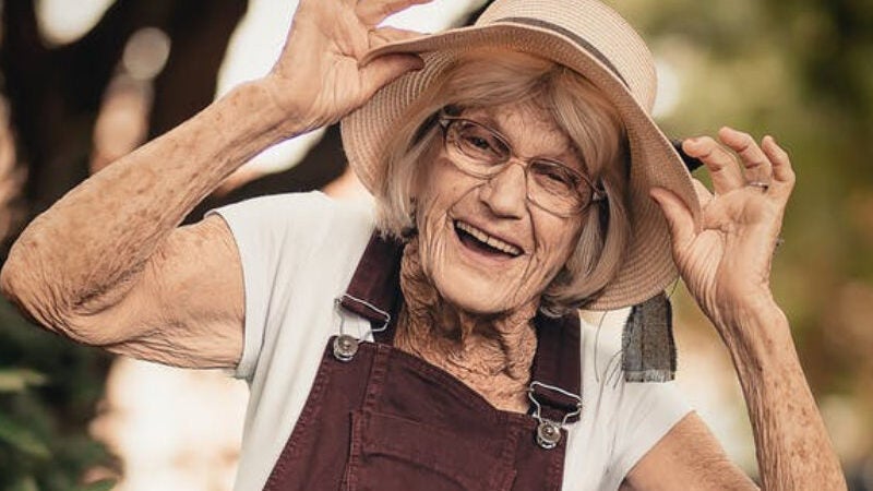Quer viver além dos 90? Abra um sorriso e seja otimista, diz nova pesquisa