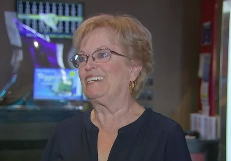 Mulher ganha bilhete como gorjeta e fatura R$ 10 mil na loteria