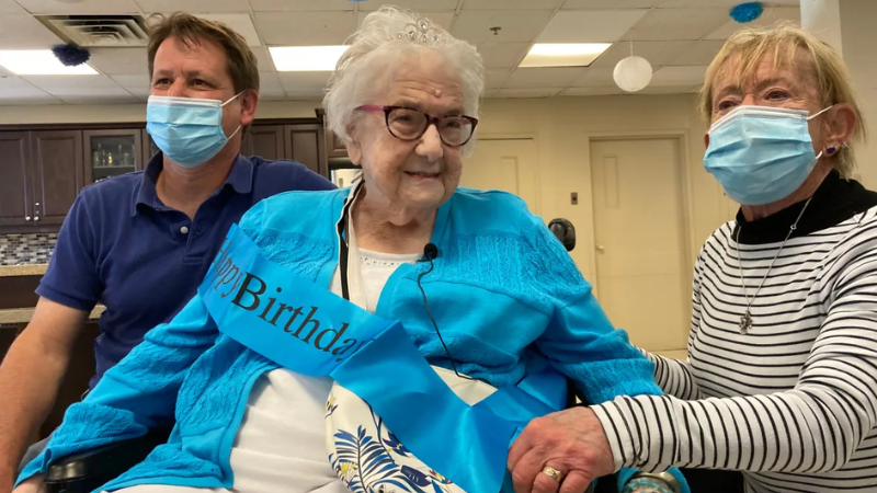 Mãe de 98 anos reencontra filha após 80 anos de separação