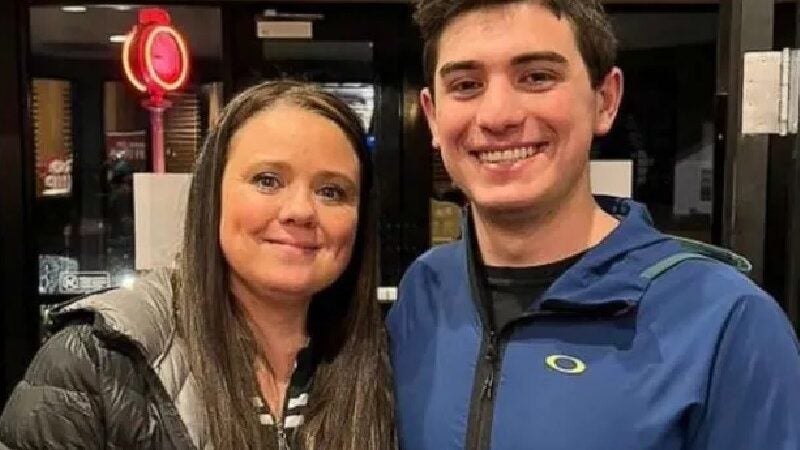 Mãe e filho separados há 20 anos descobrem que trabalham no mesmo hospital