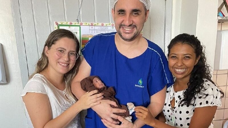 Mãe de bebê prematuro faz carta emocionante para agradecer hospital