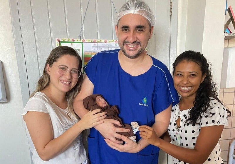 Mãe de bebê prematuro faz carta emocionante para agradecer hospital