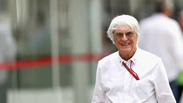 Ex-chefe da F1, Ecclestone minimiza racismo contra Hamilton e apoia Putin