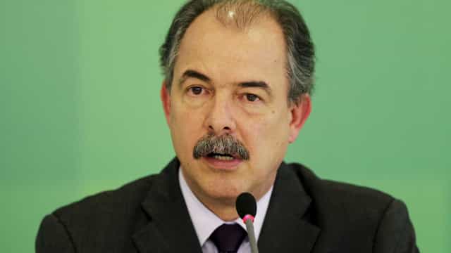 Mercadante diz que pacote de Bolsonaro para combustíveis é ‘estelionato eleitoral’