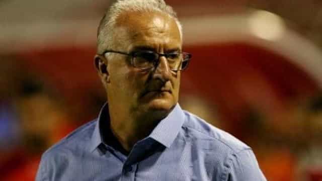 Dorival Júnior tem nome publicado no BID e está liberado para estrear no Flamengo