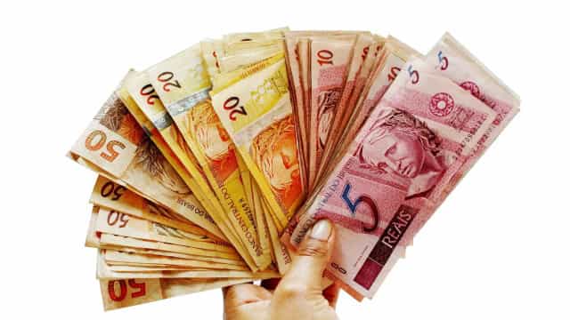 Taxa média do empréstimo pessoal tem alta de 0,74%, aponta Procon-SP