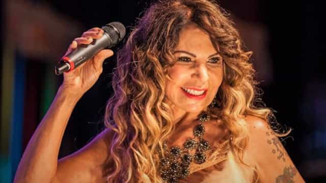 Elba Ramalho pede para público parar de gritar ‘fora, Bolsonaro’ em show