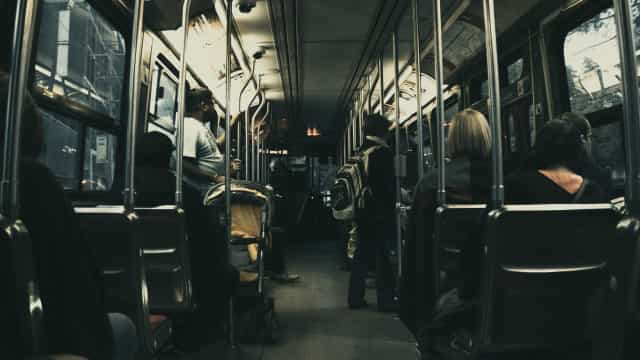 Acidente com ônibus deixa pelo menos 13 feridos no Rio de Janeiro