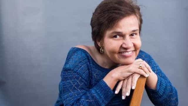 Claudia Rodrigues assume romance com ex-empresária e a pede em casamento