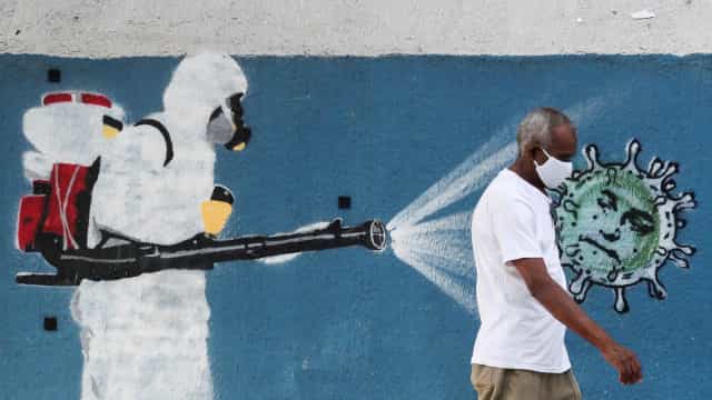 Coronavírus: média diária de casos no Brasil chega a mais de 40 mil