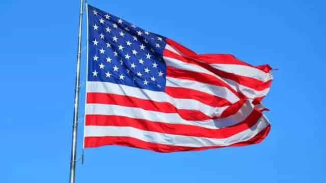 Senado dos EUA articula para aumentar controle de armas após série de atentados