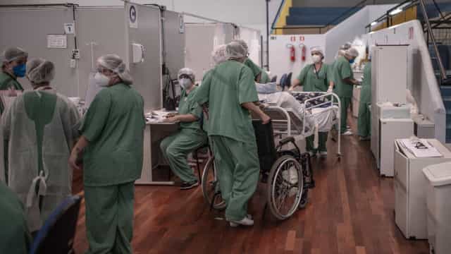Brasil registra 127 mortes por covid em 24 horas; casos sobem 85% em 2 semanas